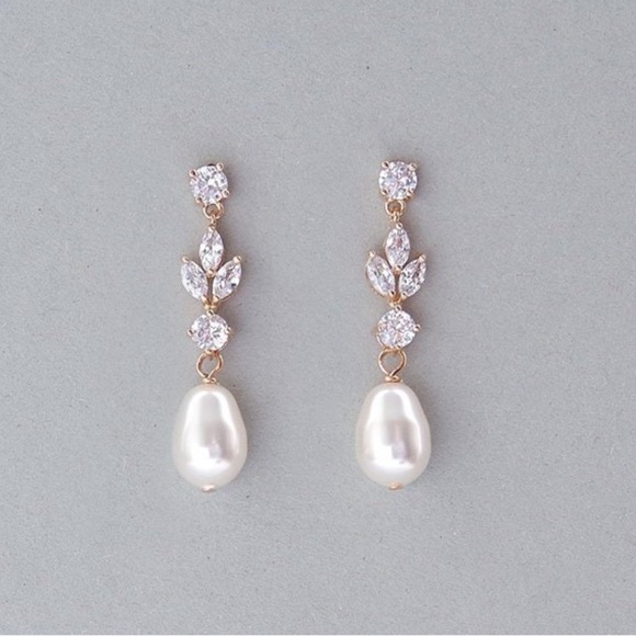 Elegant Gold and Silver Pearl Drop Earrings - Picture 1 of 4